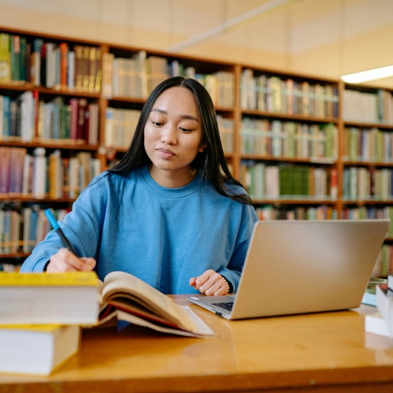How to Get a Scholarship for Studying Abroad After High School